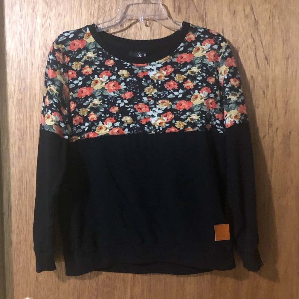 &Ave medium sweatshirt